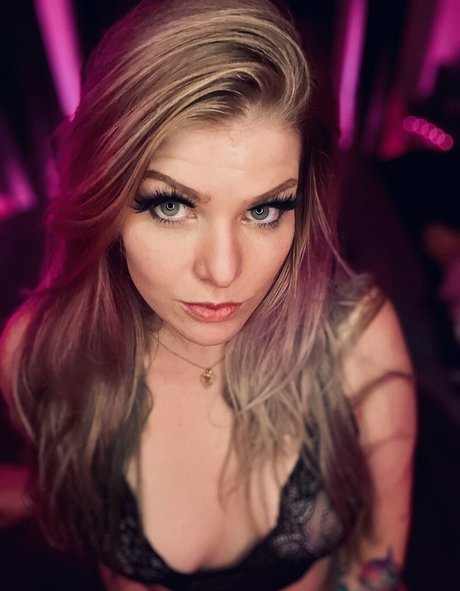 Foto di nudo di fuga di OnlyFans di Daisyxdee