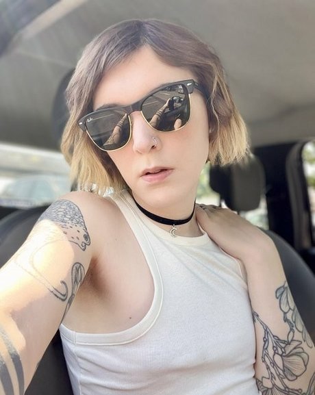Foto di nudo di fuga di OnlyFans di Eevivivi