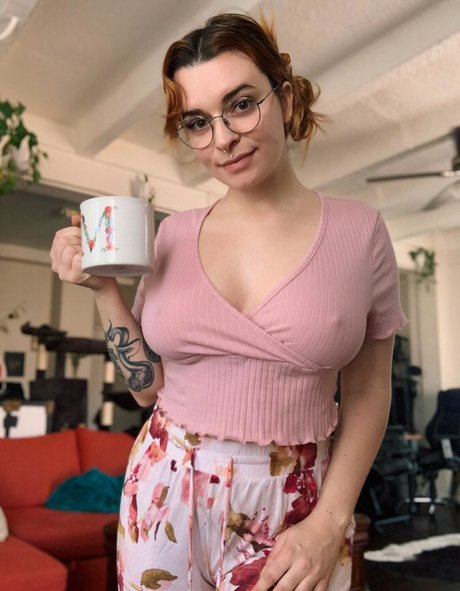 Foto di nudo di fuga di OnlyFans di Mari Sappho