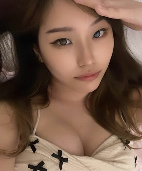 Foto di nudo di fuga di OnlyFans di Yoonhyoonaikuros