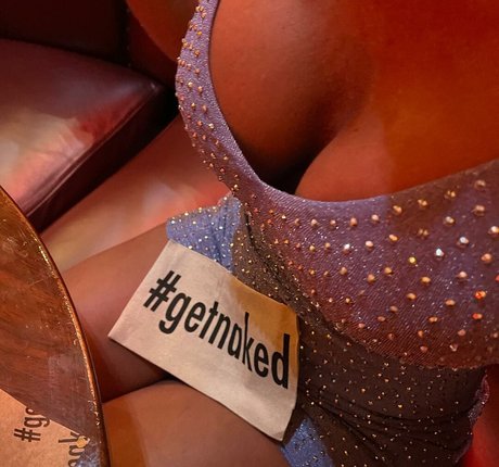 Foto di nudo di fuga di OnlyFans di Hotwife Kim