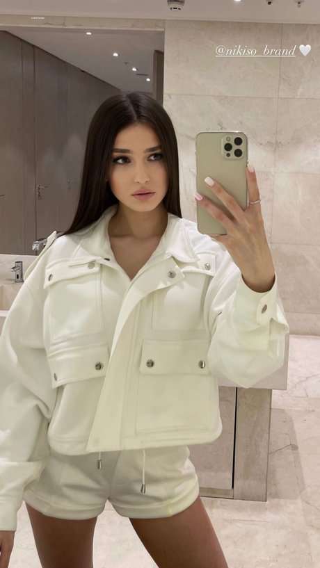 Foto di nudo di fuga di OnlyFans di Alexandra Zavrazzhnova