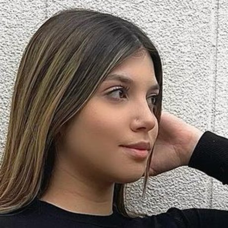 Foto di nudo di fuga di OnlyFans di Gaelle Fares