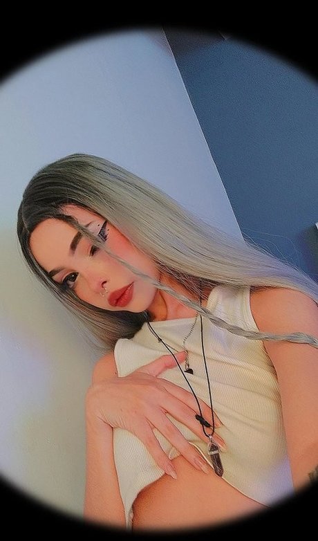 Foto di nudo di fuga di OnlyFans di Cuteevaa18