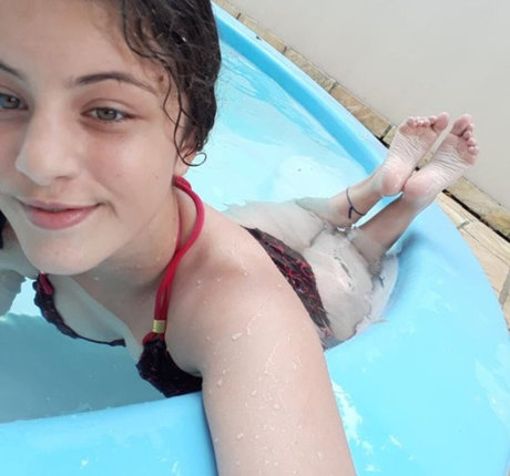 Foto di nudo di fuga di OnlyFans di Friends Pretty Feet