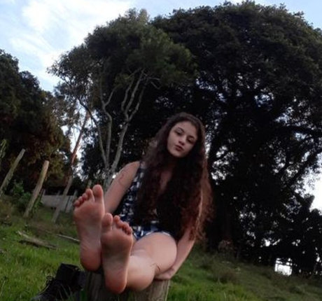 Friends Pretty Feet