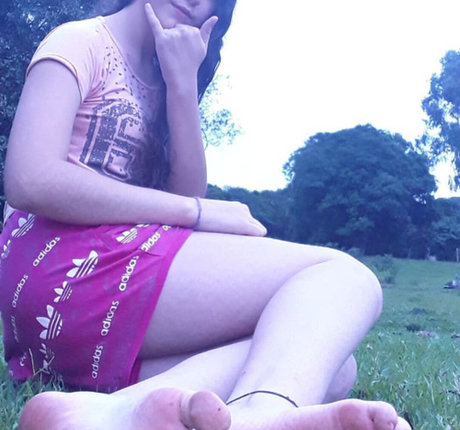 Friends Pretty Feet