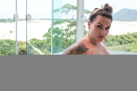 Foto di nudo di fuga di OnlyFans di Revista Secret