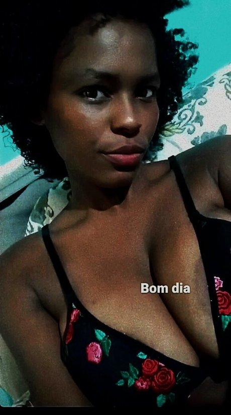 Foto di nudo di fuga di OnlyFans di Jaqueeliinegomes