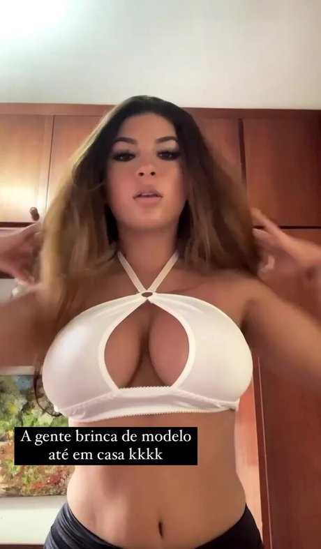 Foto di nudo di fuga di OnlyFans di Isa Dutra