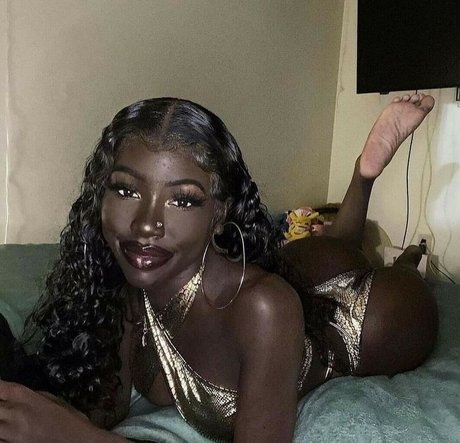 Foto di nudo di fuga di OnlyFans di Cyn Kaine