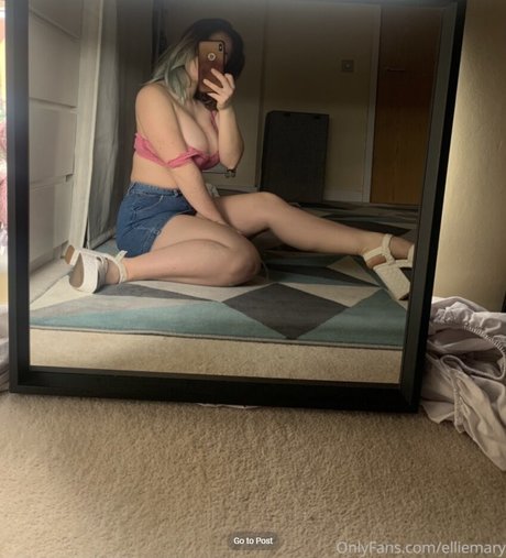 Foto di nudo di fuga di OnlyFans di Elliemw1