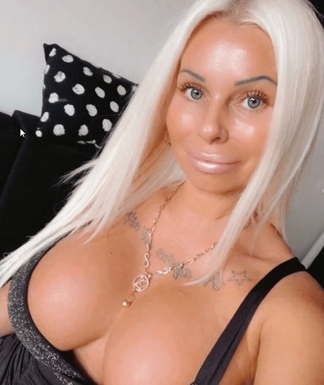 Foto di nudo di fuga di OnlyFans di Suzi Grande