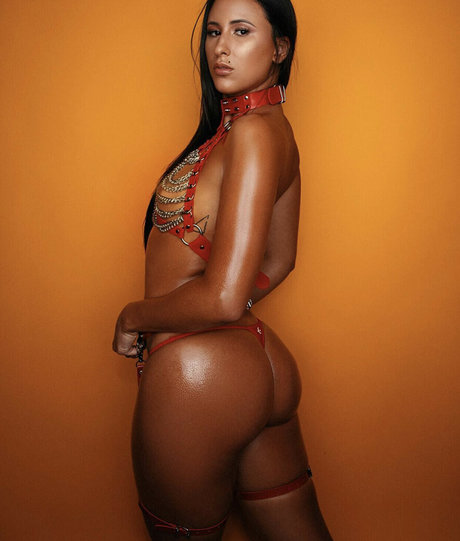 Foto di nudo di fuga di OnlyFans di Sabrina Guetshaa
