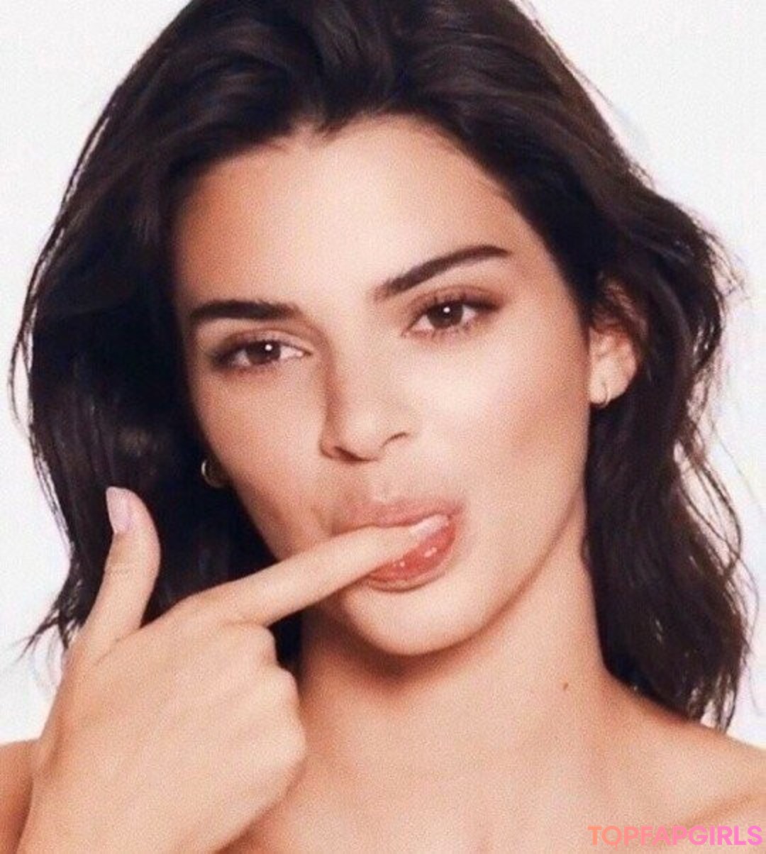 Foto di nudo di fuga di OnlyFans di Kendall Jenner #1074