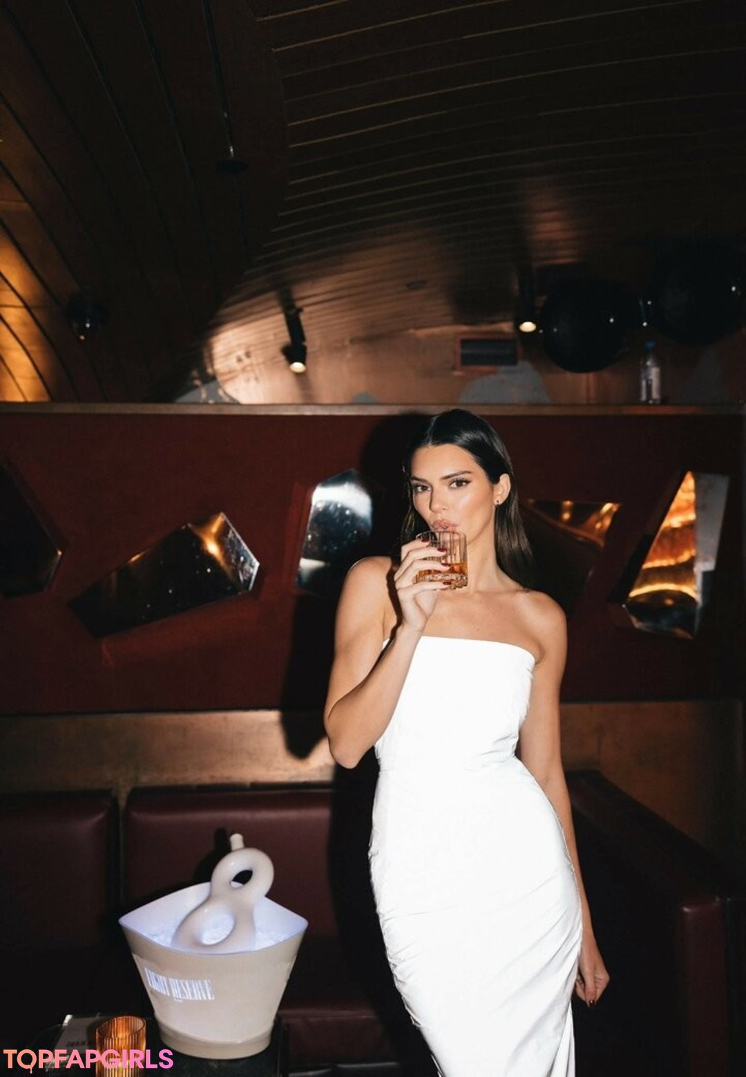 Foto di nudo di fuga di OnlyFans di Kendall Jenner #1199