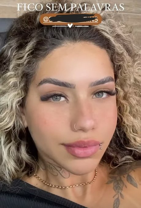 Foto di nudo di fuga di OnlyFans di Muito Linda