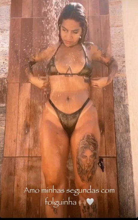 Foto di nudo di fuga di OnlyFans di Muito Linda
