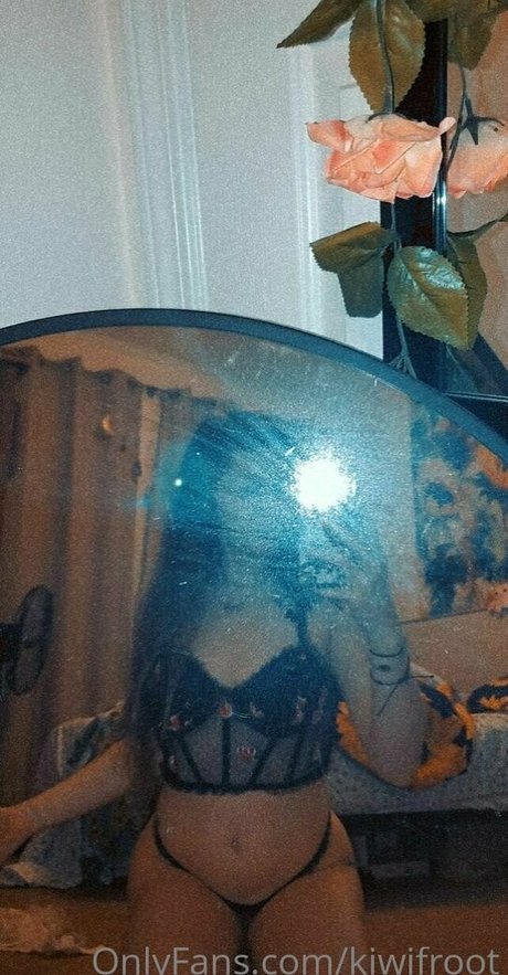 Foto di nudo di fuga di OnlyFans di Kiwifroot