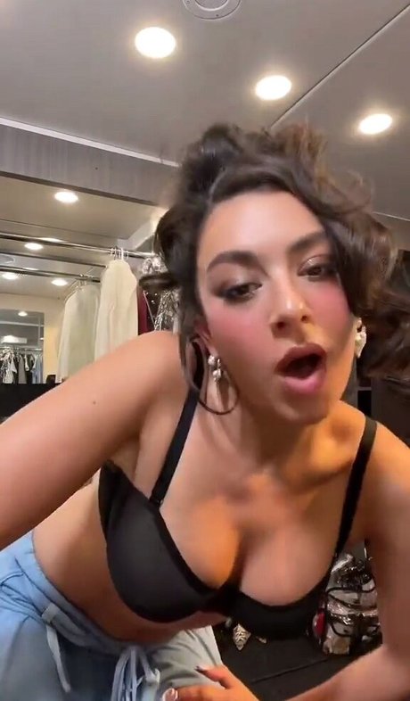 Foto di nudo di fuga di OnlyFans di Charli Xcx