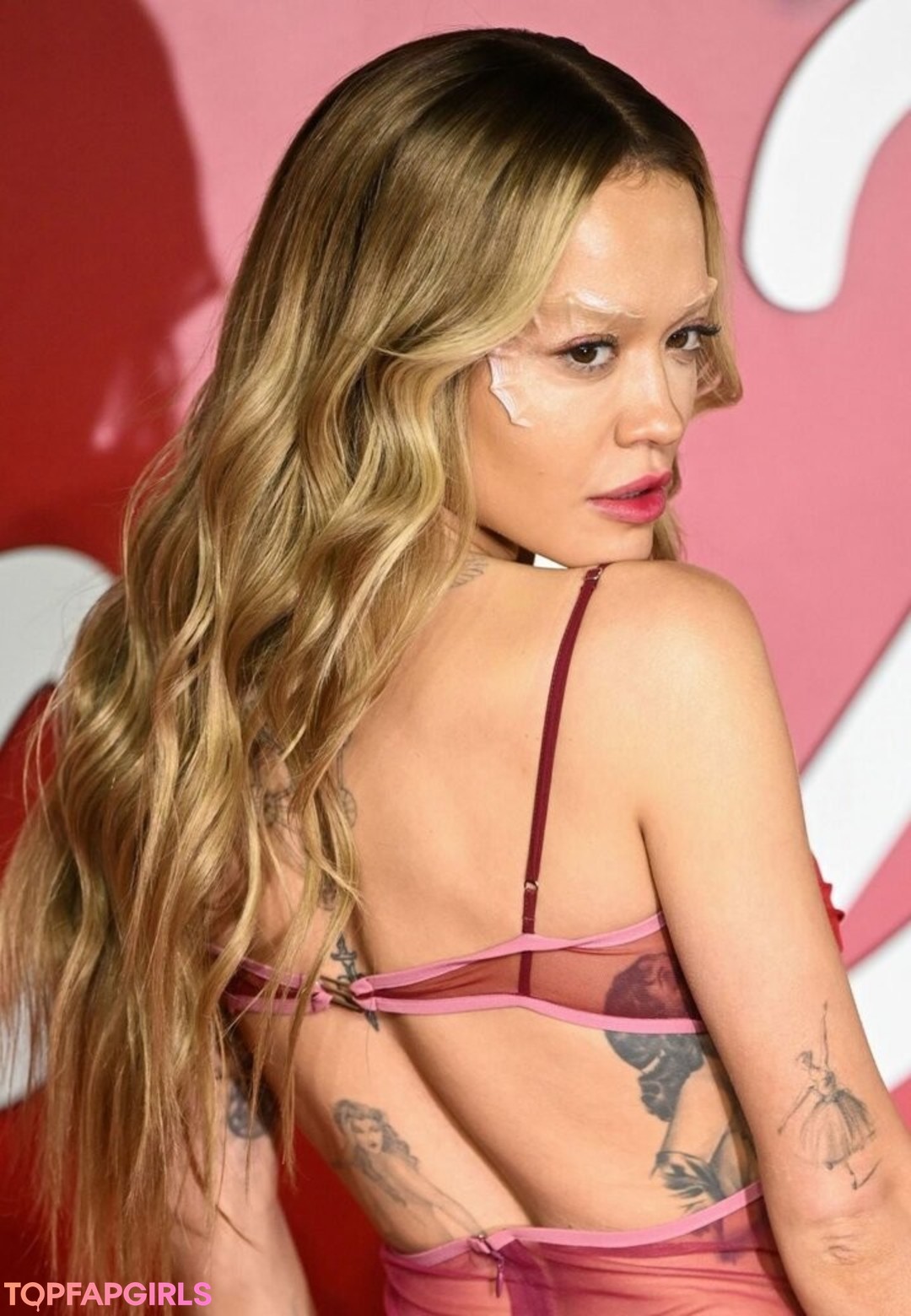 Foto di nudo di fuga di OnlyFans di Rita Ora #1026