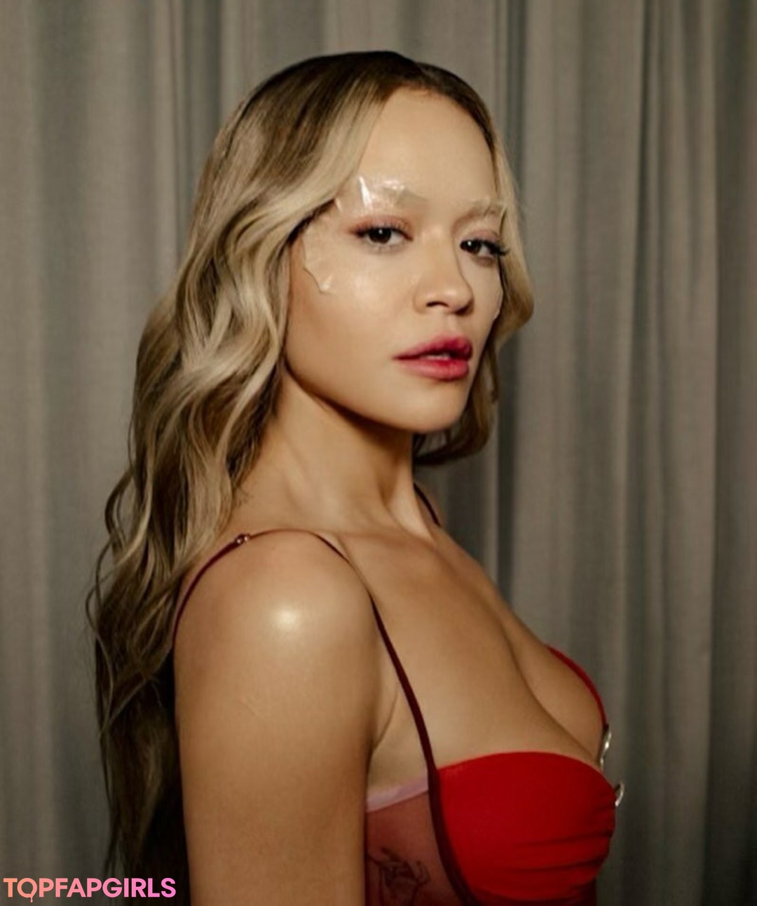 Foto di nudo di fuga di OnlyFans di Rita Ora #1049