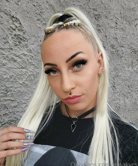 Foto di nudo di fuga di OnlyFans di Badbunnybabee