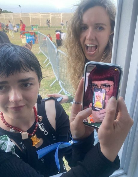 Foto di nudo di fuga di OnlyFans di Maisie Williams