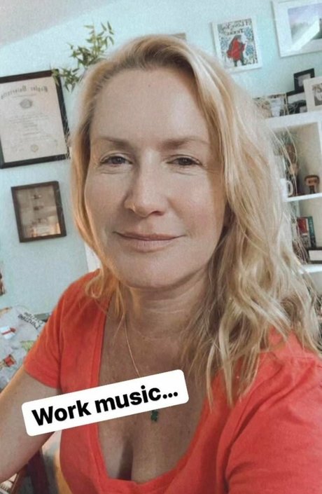 Angela Kinsey