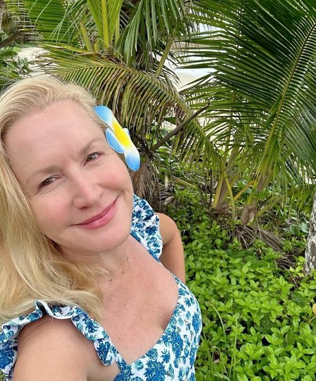 Angela Kinsey