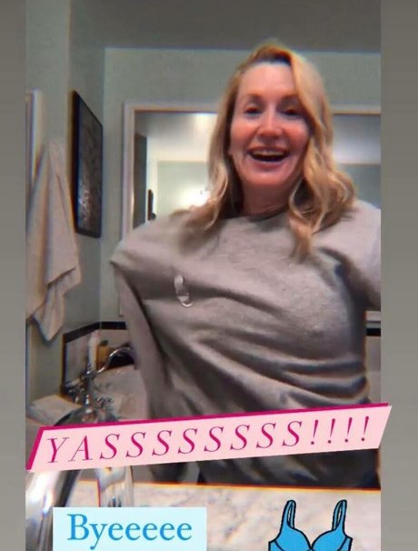 Angela Kinsey