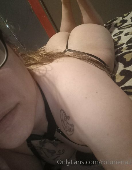 Foto di nudo di fuga di OnlyFans di Rotunena2