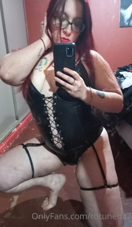 Foto di nudo di fuga di OnlyFans di Rotunena2