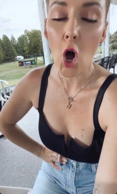 Foto di nudo di fuga di OnlyFans di Renee Paquette