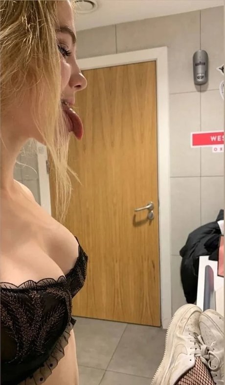 Foto di nudo di fuga di OnlyFans di Freya Allan