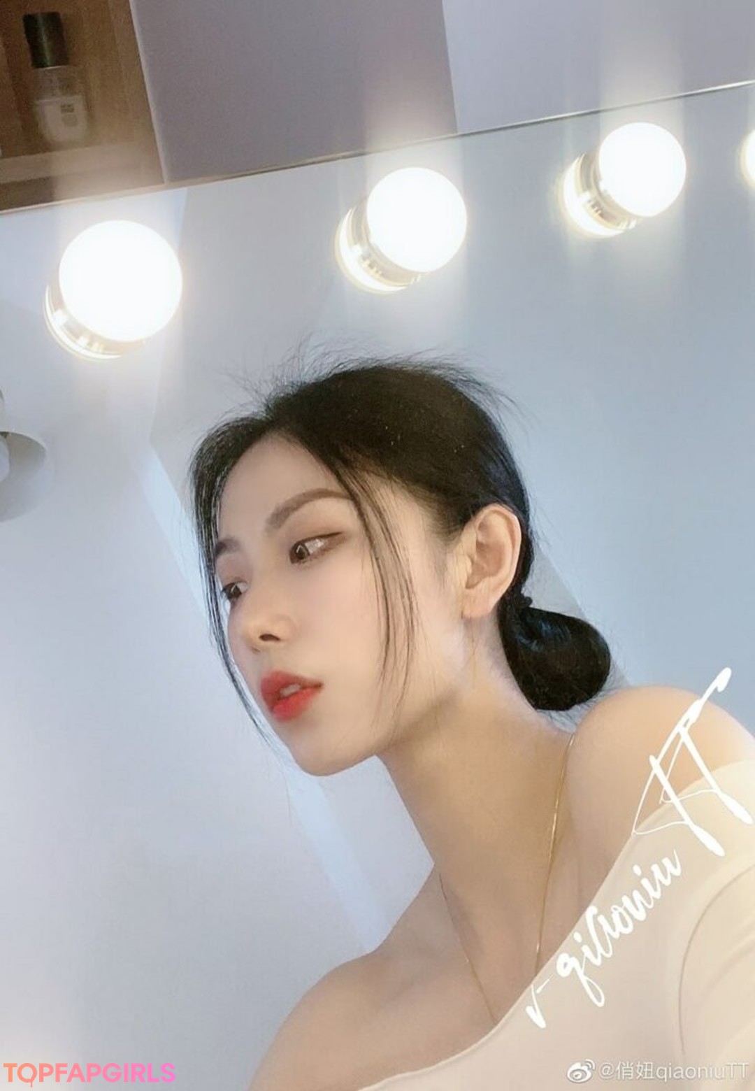 Foto di nudo di fuga di OnlyFans di Qiaoniutt #1444