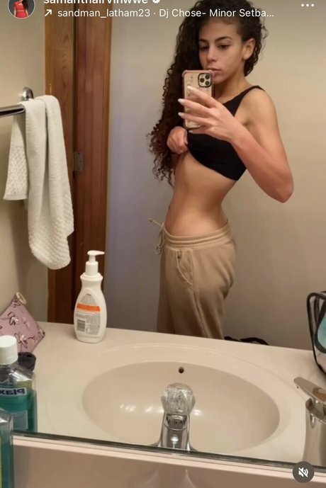 Foto di nudo di fuga di OnlyFans di Samantha Irvin