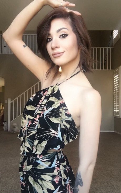 Foto di nudo di fuga di OnlyFans di Meloniemac