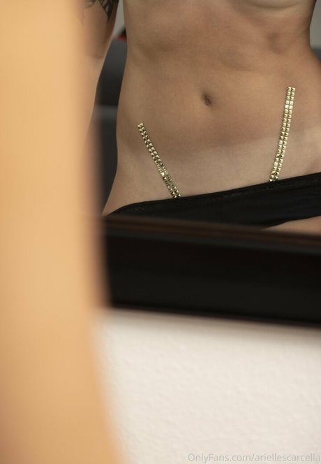 Foto di nudo di fuga di OnlyFans di Ariellescarcella