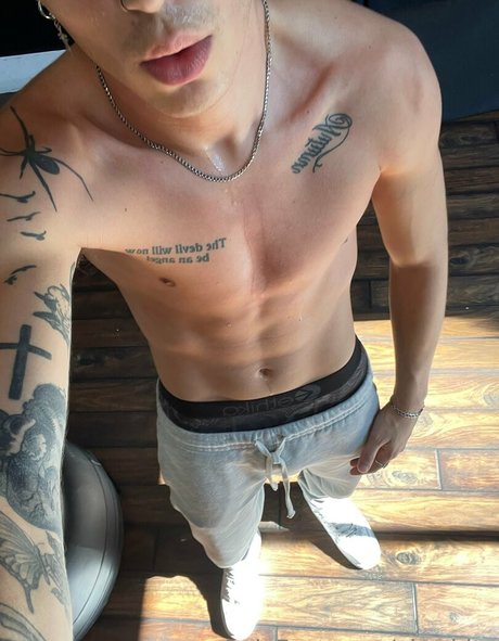 Foto di nudo di fuga di OnlyFans di Xjawbite