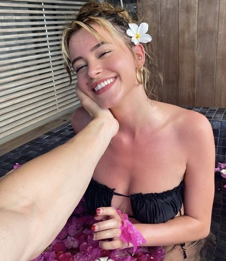 Foto di nudo di fuga di OnlyFans di Lea Elui