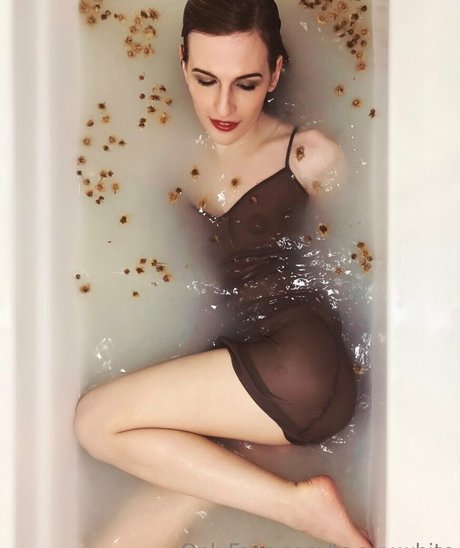 Tsavywhite