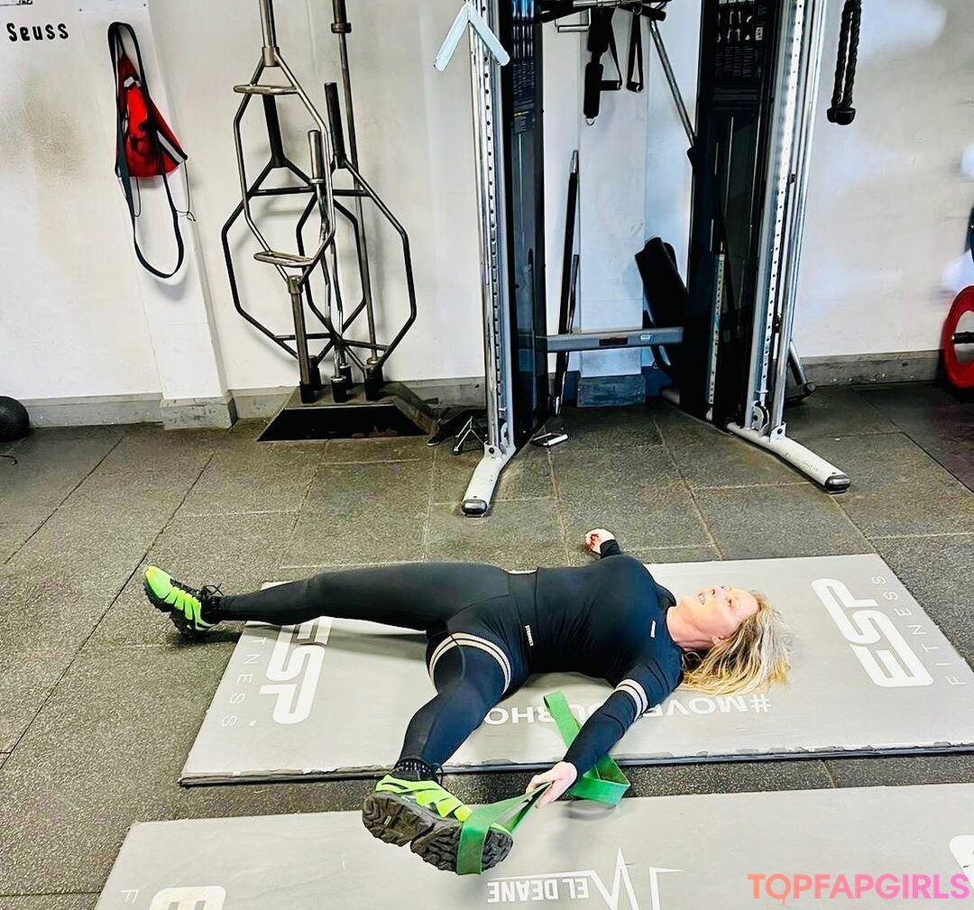 Foto di nudo di fuga di OnlyFans di Carol Vorderman #1019