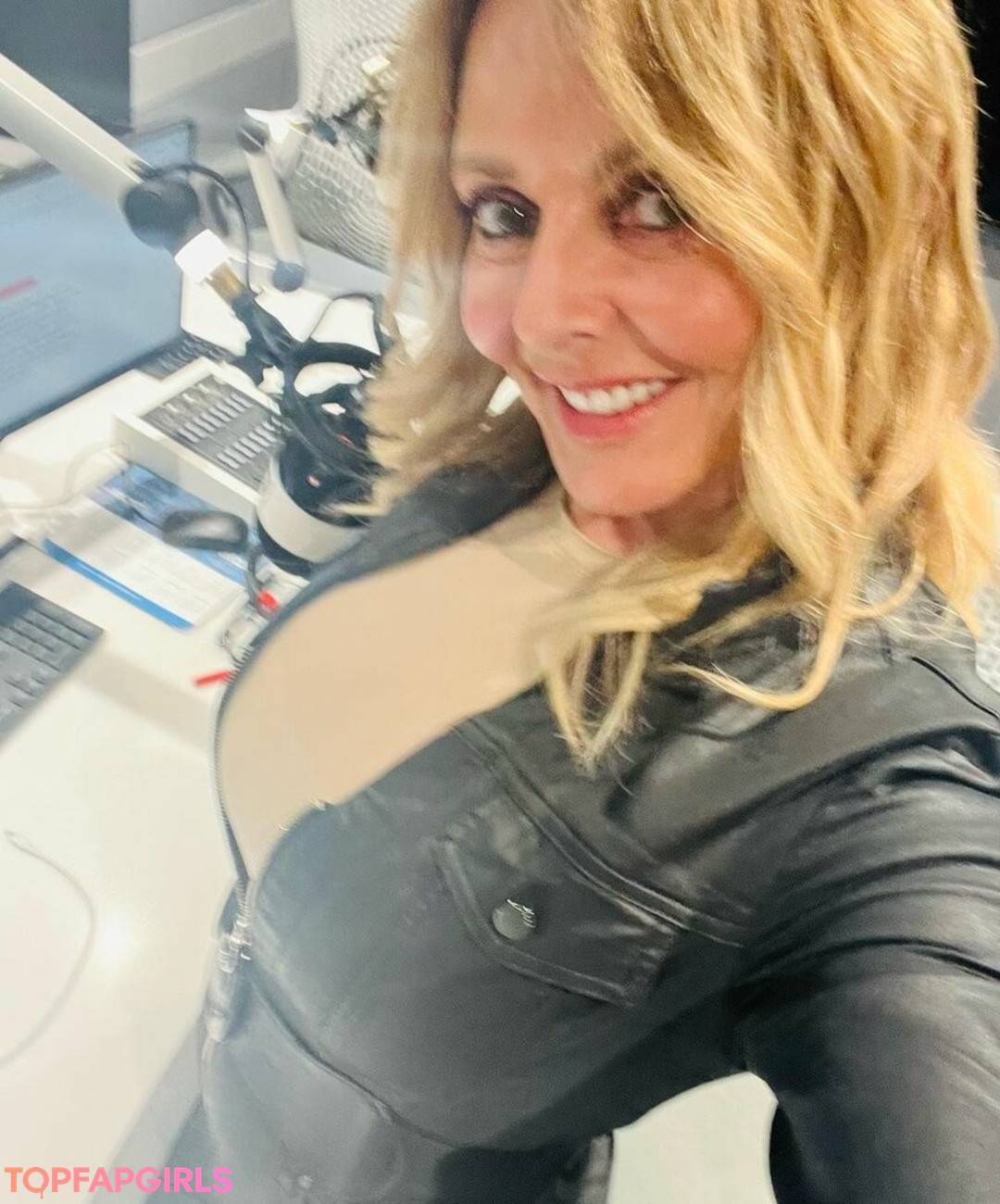 Foto di nudo di fuga di OnlyFans di Carol Vorderman #1025