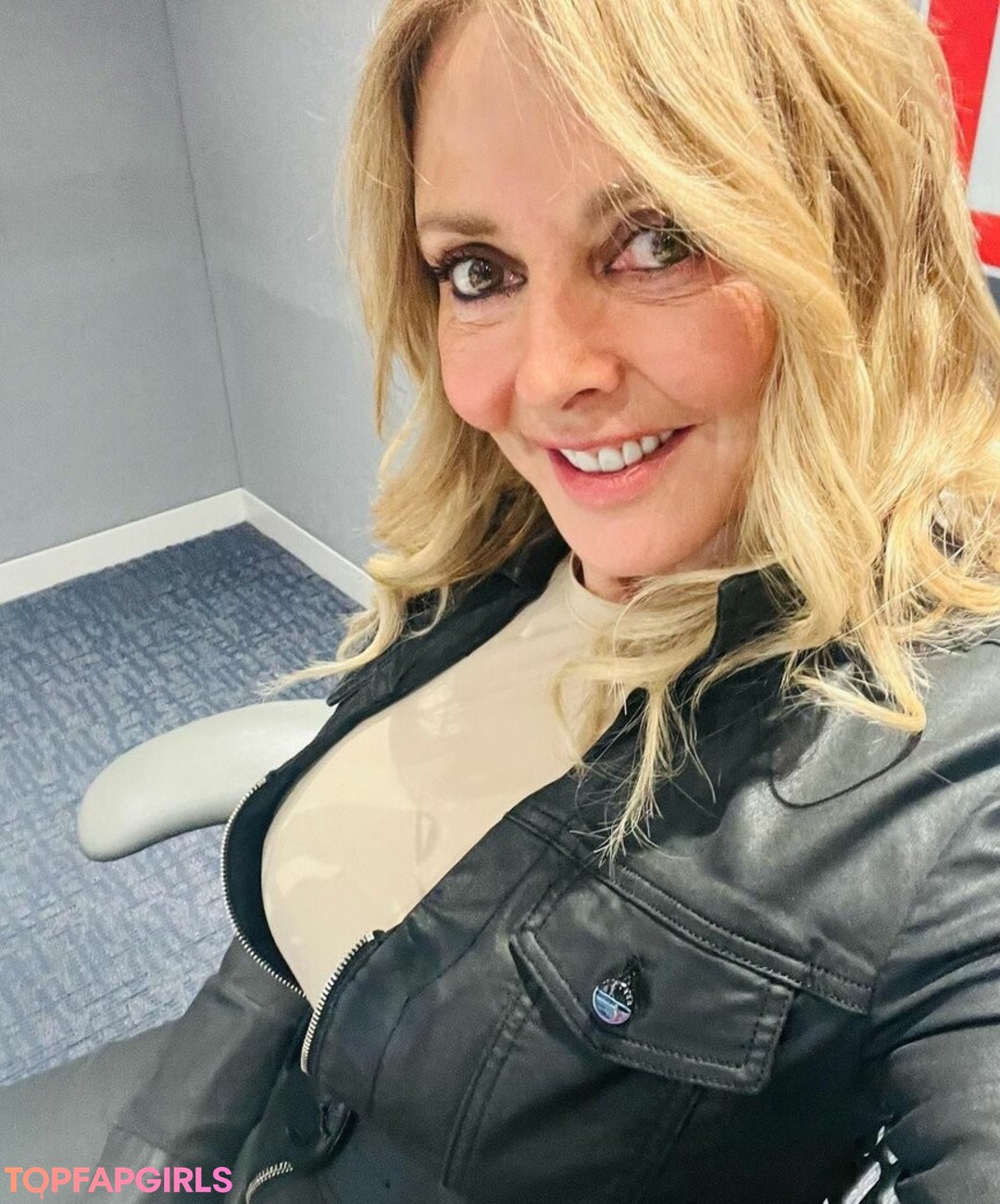 Foto di nudo di fuga di OnlyFans di Carol Vorderman #1026