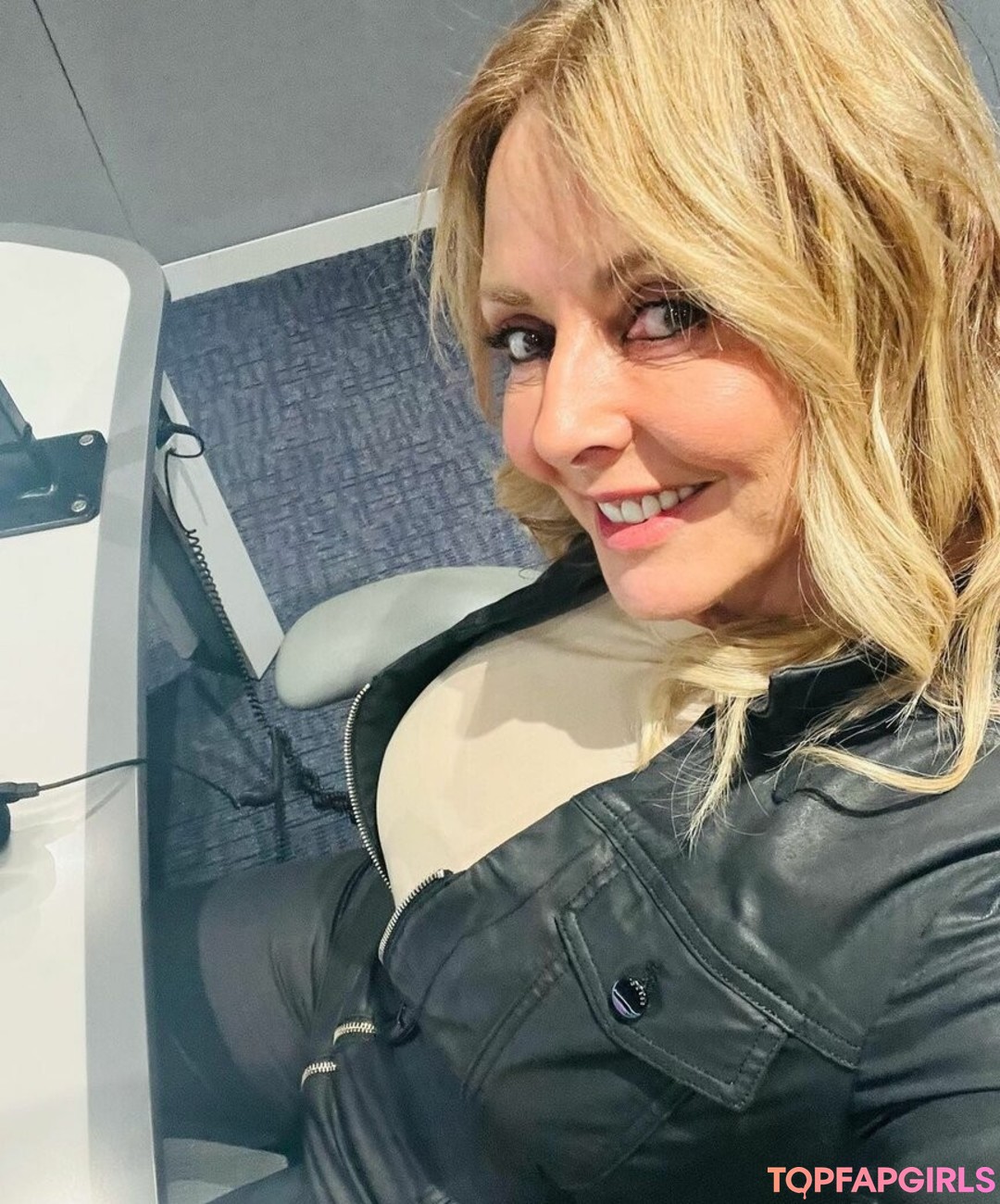 Foto di nudo di fuga di OnlyFans di Carol Vorderman #1027