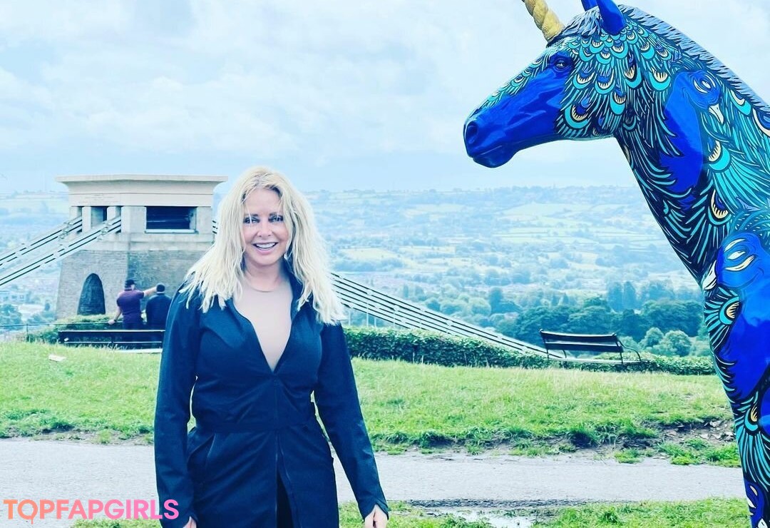 Foto di nudo di fuga di OnlyFans di Carol Vorderman #1115