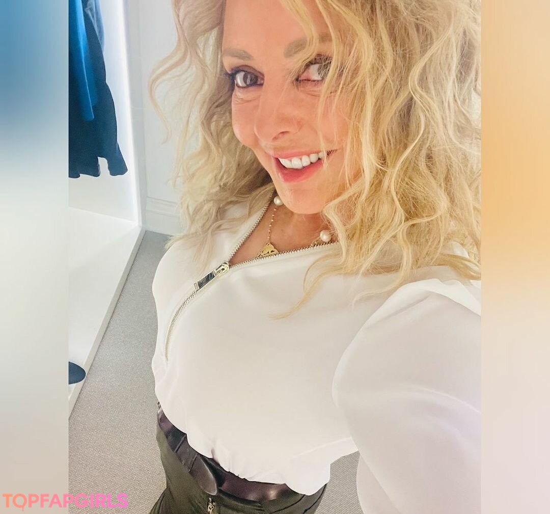 Foto di nudo di fuga di OnlyFans di Carol Vorderman #1127