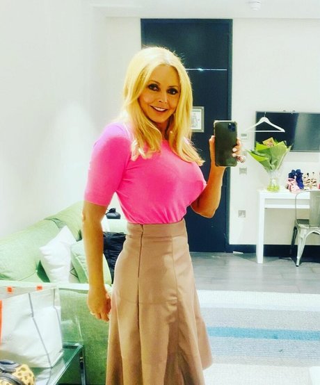 Foto di nudo di fuga di OnlyFans di Carol Vorderman