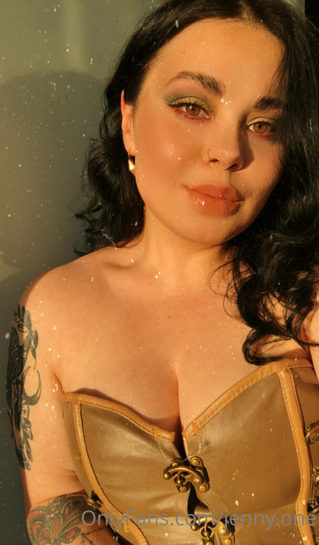 Foto di nudo di fuga di OnlyFans di Jennychubby